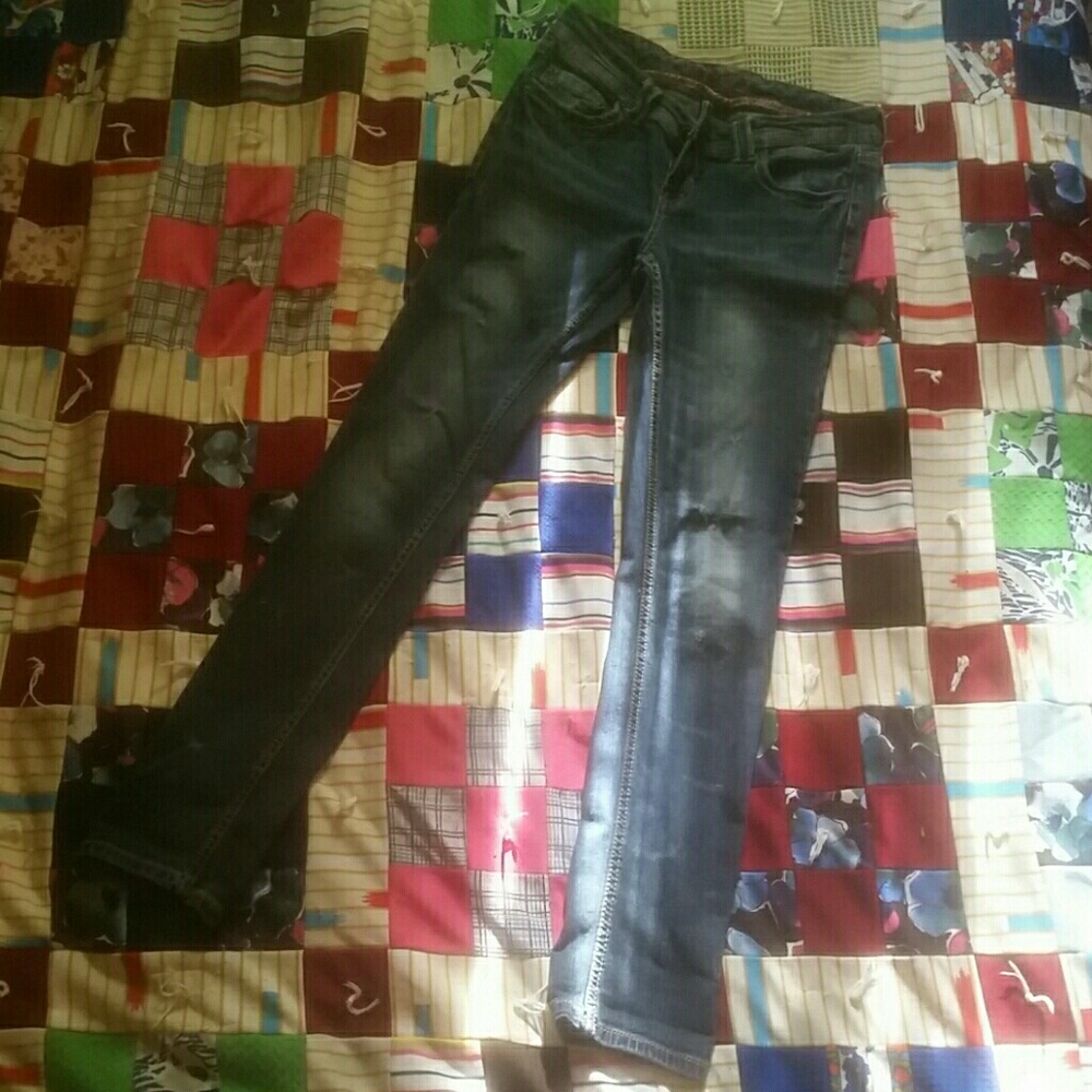 Ariya Jeans - Picture 2 of 5